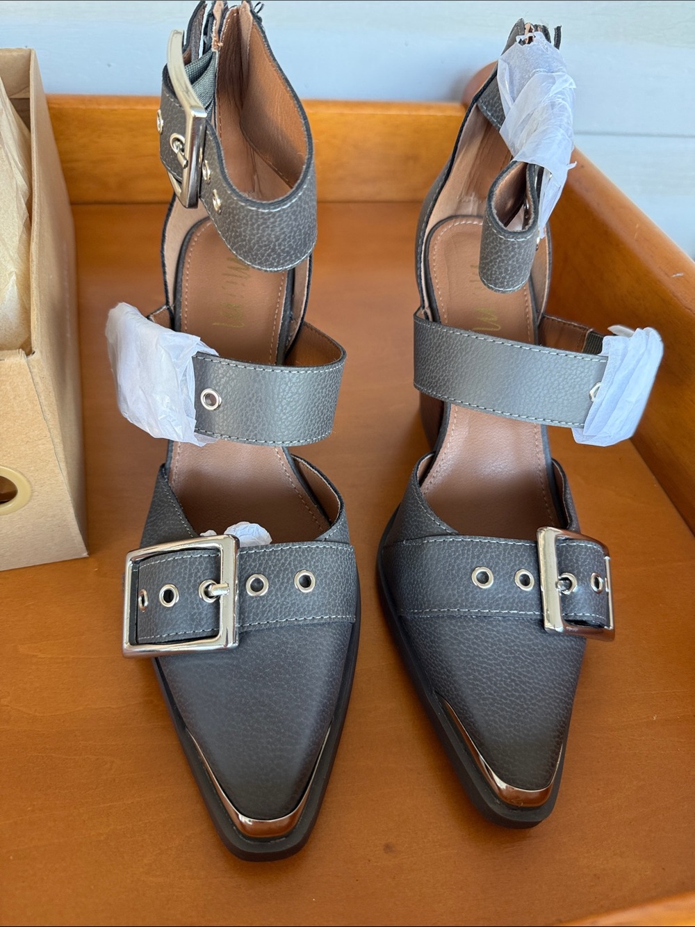 NWT MiiM Women’s Dark Gray Pointed Toe, chunky heels zip back 7.5